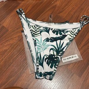 Plant print bikini bottom. Size extra large